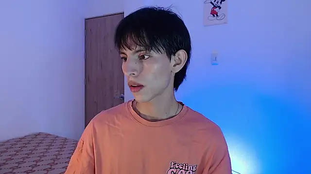 Snapshot of andrew_courtzz chatting on 05-13-26, 05:42 andrew courtzz online show from 05-13-26, 05:42