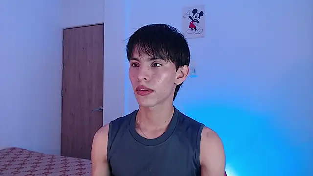Snapshot of andrew_courtzz chatting on 05-07-26, 07:17 andrew courtzz online show from 05-07-26, 07:17