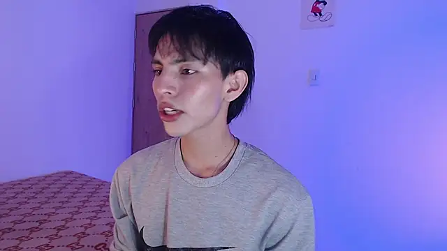 Snapshot of andrew_courtzz chatting on 04-24-26, 05:48 andrew courtzz online show from 04-24-26, 05:48