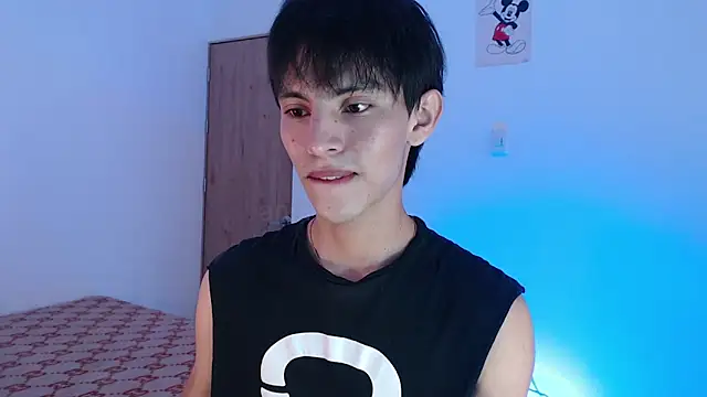 Snapshot of andrew_courtzz chatting on 05-12-26, 06:25 andrew courtzz online show from 05-12-26, 06:25