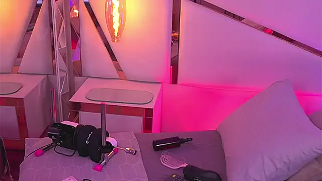 Sophie-velvet online show from 05-14-26, 08:06