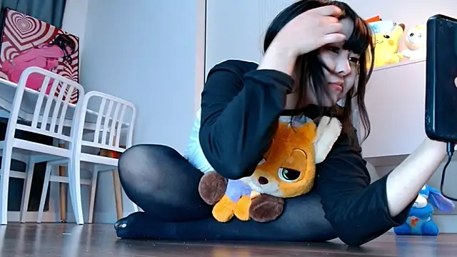 minji snow online show from 04-18-26, 12:51