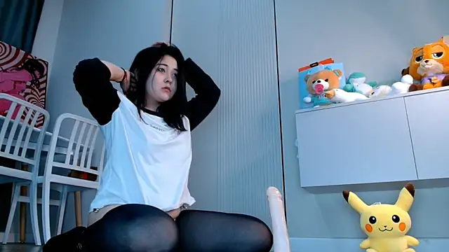 minji snow online show from 04-15-26, 12:53