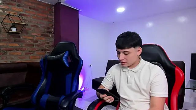 HotThreesoome online show from 02-21-26, 12:18