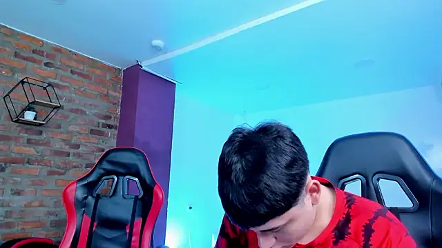 HotThreesoome online show from 03-13-26, 01:27