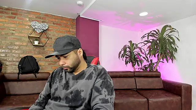 HotThreesoome online show from 01-13-26, 12:42