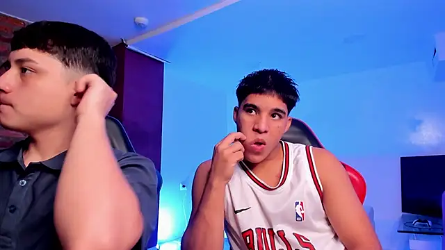 HotThreesoome online show from 03-12-26, 12:31