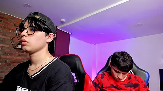 HotThreesoome online show from 03-06-26, 12:22