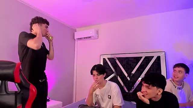 HotThreesoome online show from 04-15-26, 02:50