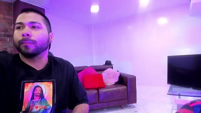 HotThreesoome online show from 01-10-26, 01:17