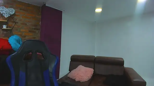 HotThreesoome online show from 01-09-26, 01:18