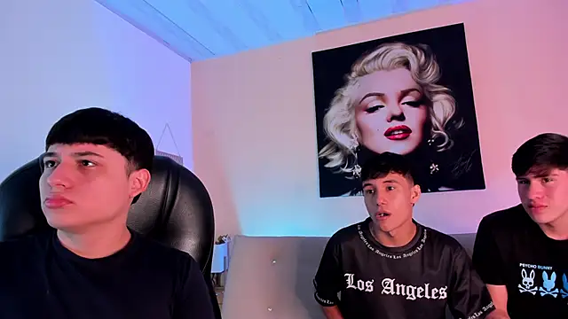 HotThreesoome online show from 04-18-26, 02:08