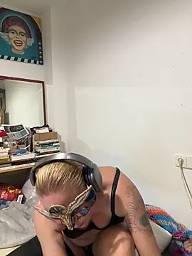  DaLiDa  online show from 12-17-25, 01:16