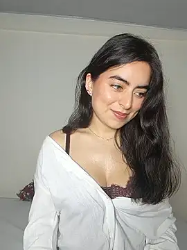 Snapshot of saasha_Petit chatting on 02-26-26, 10:37 saasha Petit online show from 02-26-26, 10:37