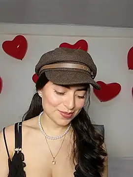 Snapshot of saasha_Petit chatting on 02-17-26, 10:23 saasha Petit online show from 02-17-26, 10:23