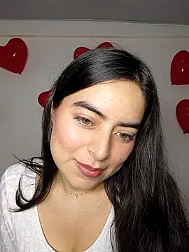 Snapshot of saasha_Petit chatting on 02-18-26, 10:33 saasha Petit online show from 02-18-26, 10:33