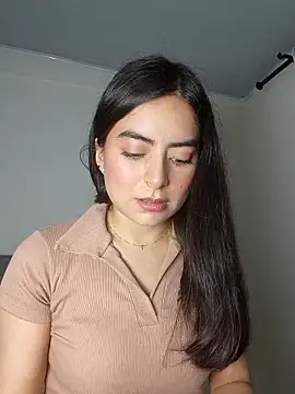 Snapshot of saasha_Petit chatting on 02-28-26, 10:48 saasha Petit online show from 02-28-26, 10:48