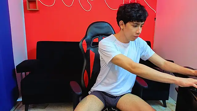 Neo Twink online show from 12-20-25, 07:39