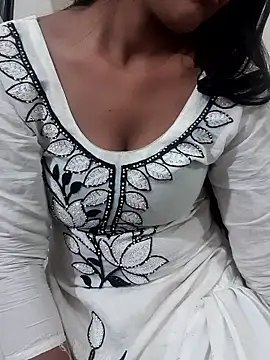 Snapshot of Riya_rani8 chatting on 01-11-26, 03:46 Riya rani8 online show from 01-11-26, 03:46