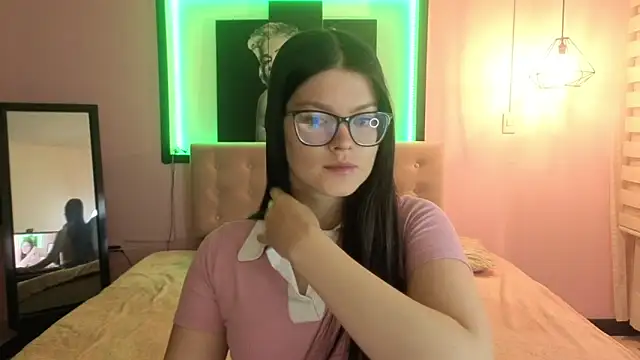 Snapshot of Sara_valderrama_ chatting on 06-13-26, 03:32 Sara valderrama online show from 06-13-26, 03:32