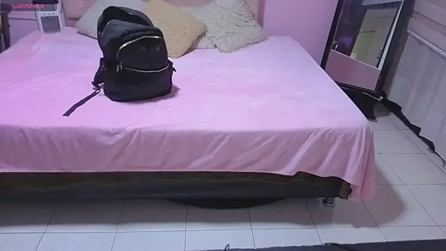 Sara valderrama  online show from 05-13-26, 12:56
