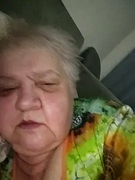 Snapshot of HapinessLovee chatting on 12-21-25, 04:41 HapinessLovee online show from 12-21-25, 04:41