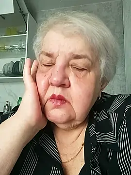 HapinessLovee online show from 04-26-26, 07:38
