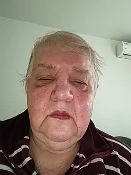 Snapshot of HapinessLovee chatting on 12-20-25, 07:55 HapinessLovee online show from 12-20-25, 07:55