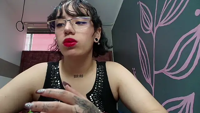 Kiara Fox   online show from 04-30-26, 08:57