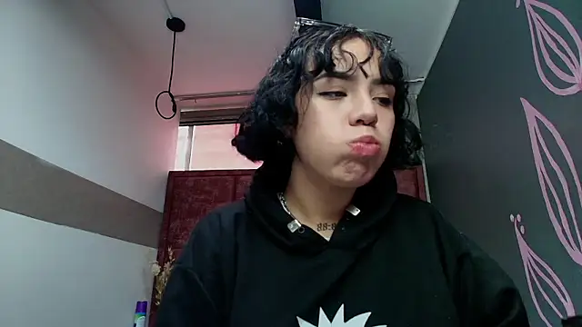 Kiara Fox   online show from 05-05-26, 08:23