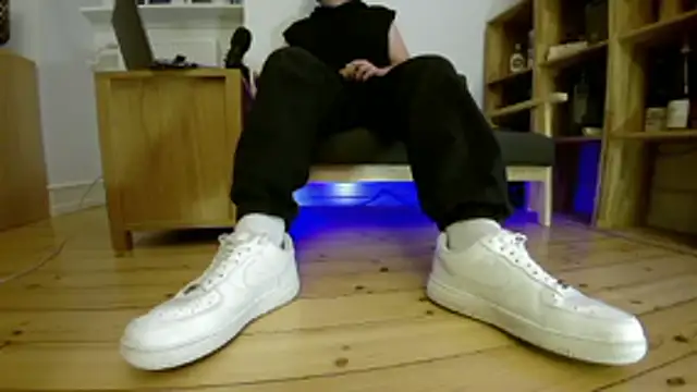 Snapshot of jonas_camboy chatting on 01-10-26, 04:02 jonas camboy online show from 01-10-26, 04:02