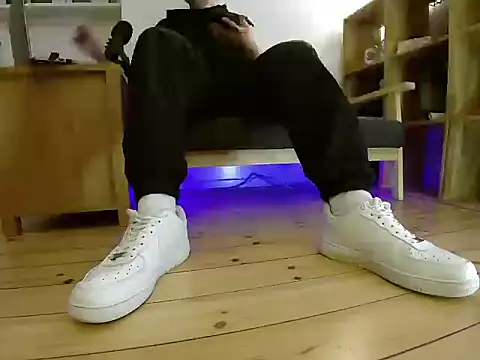 Snapshot of jonas_camboy chatting on 01-15-26, 04:21 jonas camboy online show from 01-15-26, 04:21