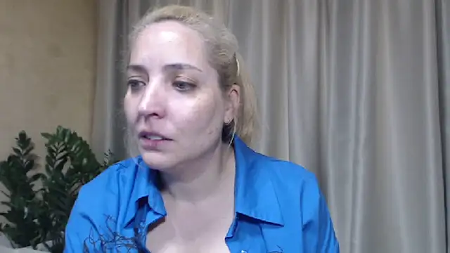 Snapshot of sweetpussy chatting on 06-18-26, 03:17 sweetpussy online show from 06-18-26, 03:17