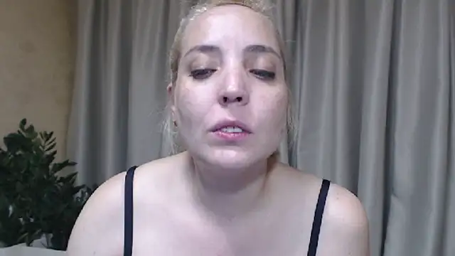 Snapshot of sweetpussy chatting on 06-27-26, 03:40 sweetpussy online show from 06-27-26, 03:40