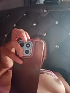 Vaness hot online show from 03-22-26, 08:43