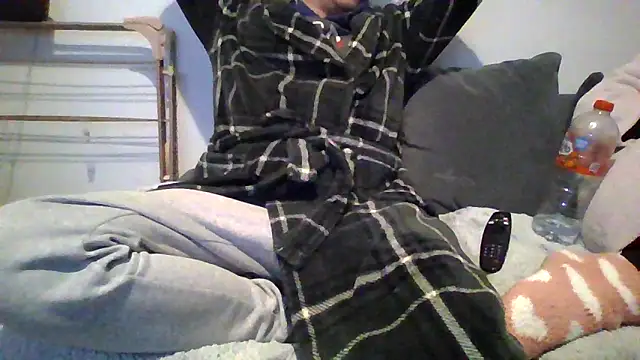 Snapshot of Ronnieedge chatting on 12-20-25, 07:17 Ronnieedge online show from 12-20-25, 07:17