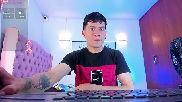 vaalentiino online show from 03-10-26, 08:13