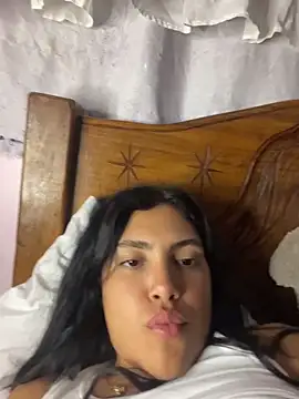 Snapshot of _Laurentt_ chatting on 04-14-26, 02:05 Laurentt online show from 04-14-26, 02:05
