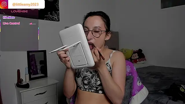 Snapshot of little__ammy chatting on 02-22-26, 09:05 little ammy online show from 02-22-26, 09:05