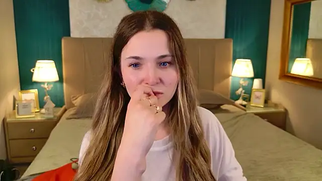 Lina Sinerz online show from 05-15-26, 03:32