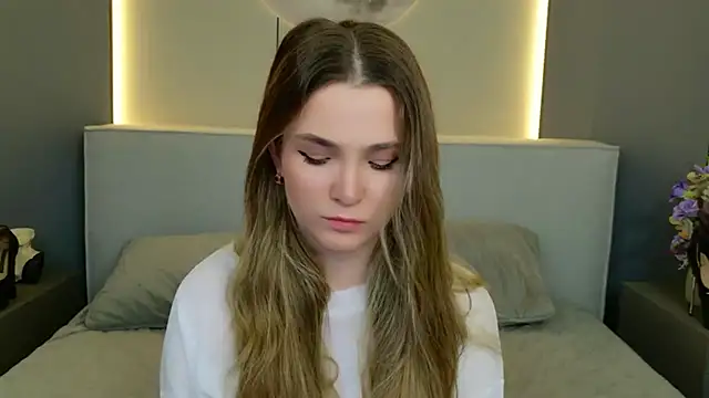 Lina Sinerz online show from 04-13-26, 08:24