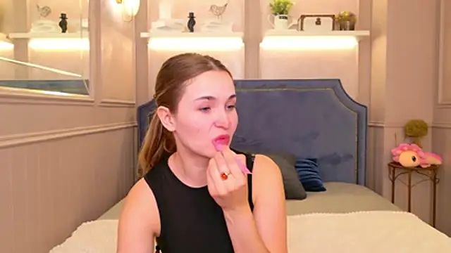 Lina Sinerz online show from 06-24-26, 04:05