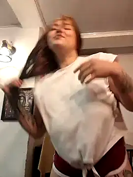 Magenta Moon online show from 01-13-26, 02:59