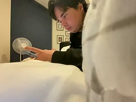 phantom898983 online show from 12-17-25, 02:49