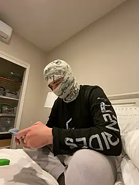 phantom898983 online show from 04-05-26, 07:37