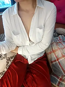 Snapshot of Alone_nothing chatting on 02-21-26, 02:24 Alone nothing online show from 02-21-26, 02:24