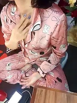 Snapshot of Alone_nothing chatting on 12-19-25, 04:53 Alone nothing online show from 12-19-25, 04:53