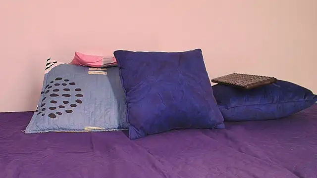 Mia Roush09 online show from 12-17-25, 10:53