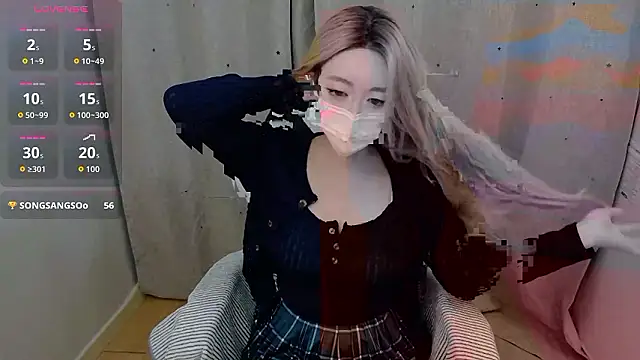 Snapshot of Kititi0x0 chatting on 12-18-25, 10:30 Kititi0x0 online show from 12-18-25, 10:30