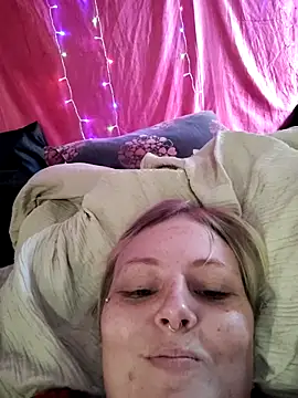 Snapshot of SpiderRose chatting on 02-13-26, 05:13 SpiderRose online show from 02-13-26, 05:13